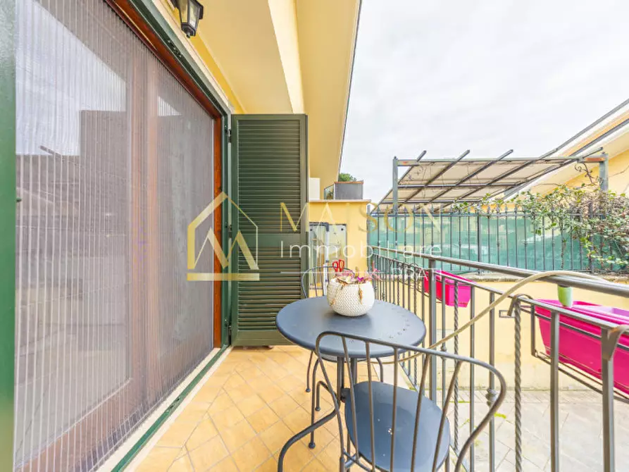 Immagine 38 di Villetta a schiera in vendita  in Via Busachi a Roma