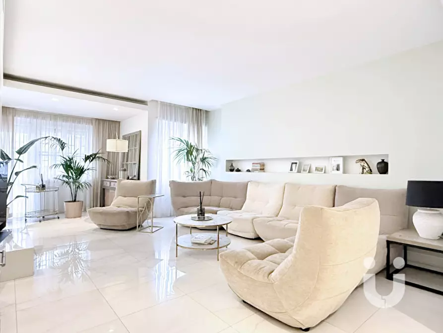 Immagine 3 di Appartamento in vendita  in Via Elio Vittorini a Roma