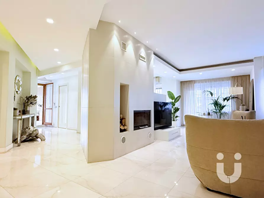 Immagine 4 di Appartamento in vendita  in Via Elio Vittorini a Roma