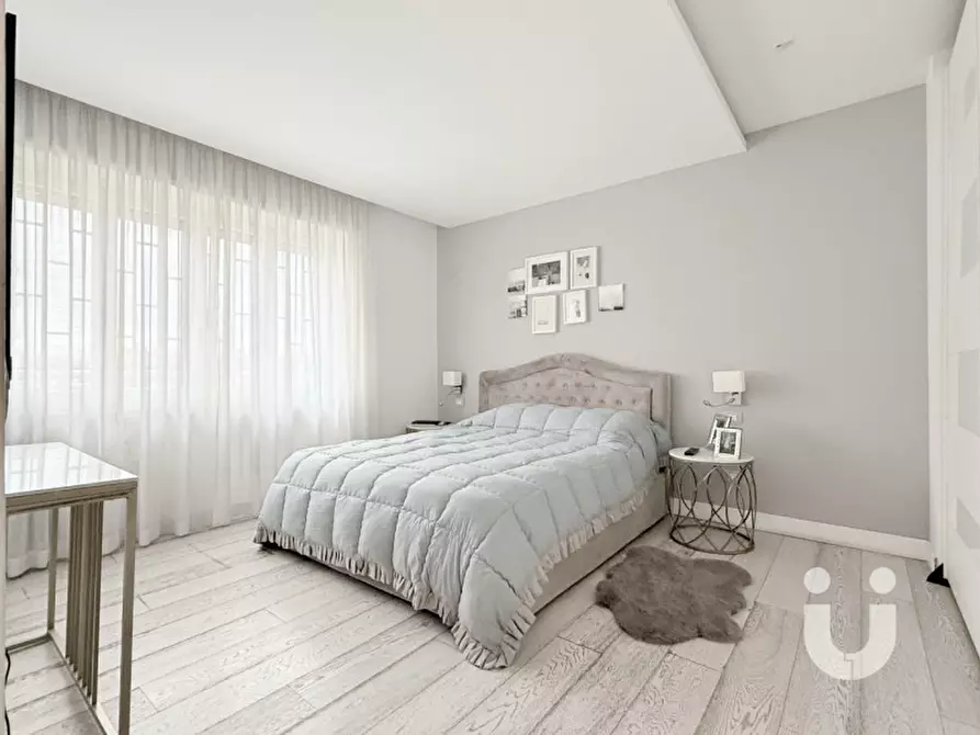 Immagine 15 di Appartamento in vendita  in Via Elio Vittorini a Roma