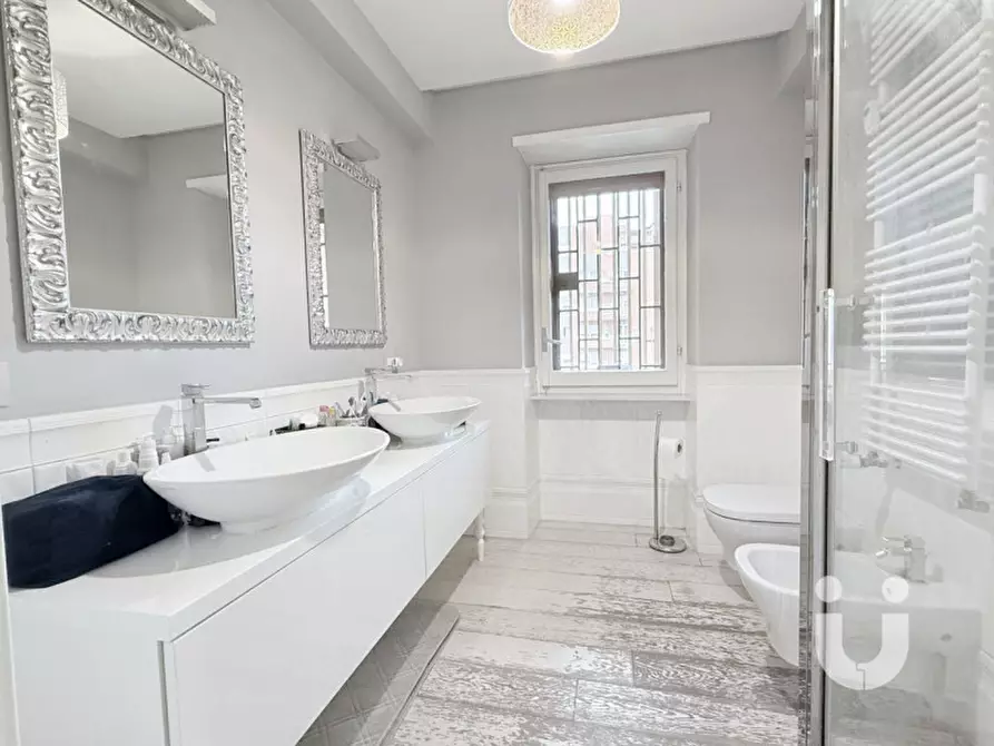 Immagine 19 di Appartamento in vendita  in Via Elio Vittorini a Roma