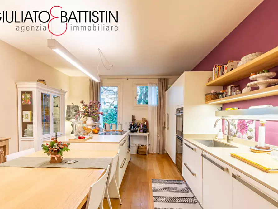 Immagine 3 di Casa bifamiliare in vendita  in Strada dei Pizzolati a Vicenza