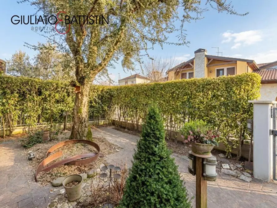 Immagine 4 di Casa bifamiliare in vendita  in Strada dei Pizzolati a Vicenza