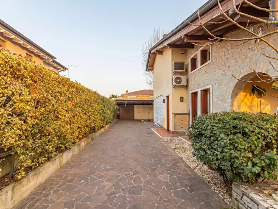 Immagine 6 di Casa bifamiliare in vendita  in Strada dei Pizzolati a Vicenza