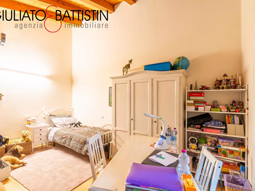 Immagine 9 di Casa bifamiliare in vendita  in Strada dei Pizzolati a Vicenza