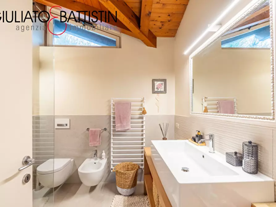 Immagine 11 di Casa bifamiliare in vendita  in Strada dei Pizzolati a Vicenza