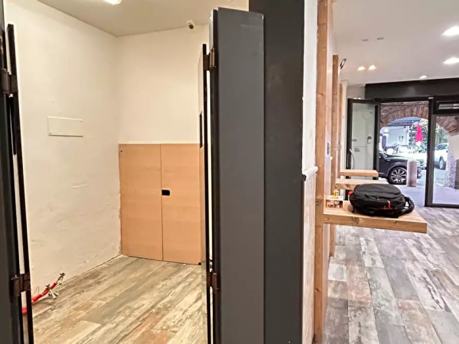 Immagine 3 di Negozio in vendita  in Via Francesco d'Assisi a Formigine