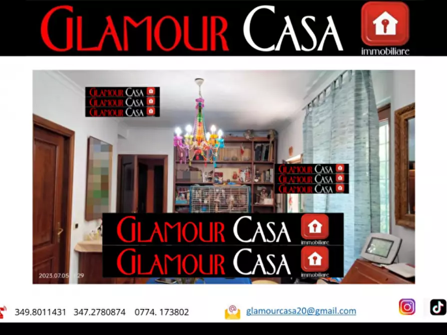 Immagine 2 di Villa in vendita  in Via Erode Attico a Roma