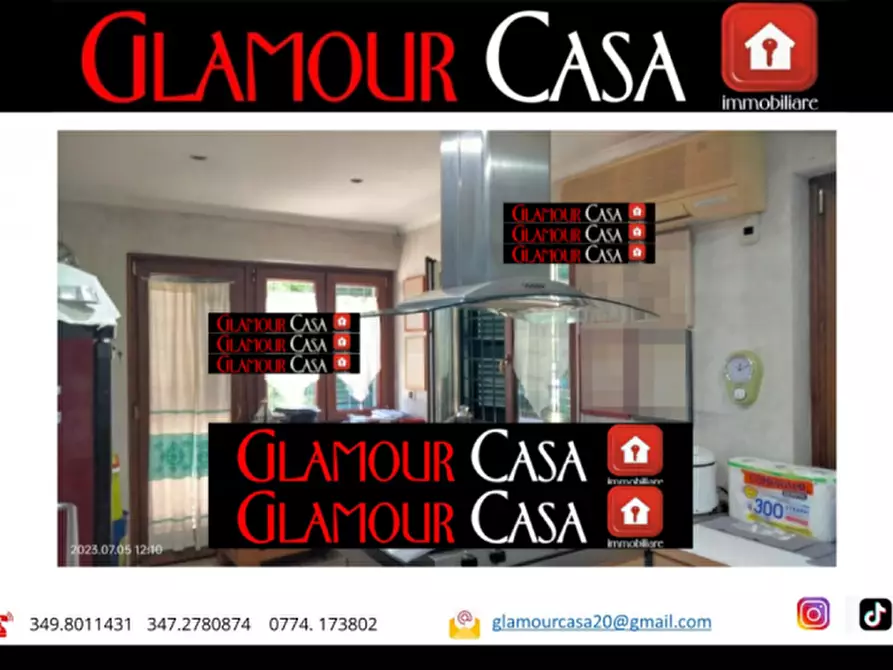 Immagine 3 di Villa in vendita  in Via Erode Attico a Roma