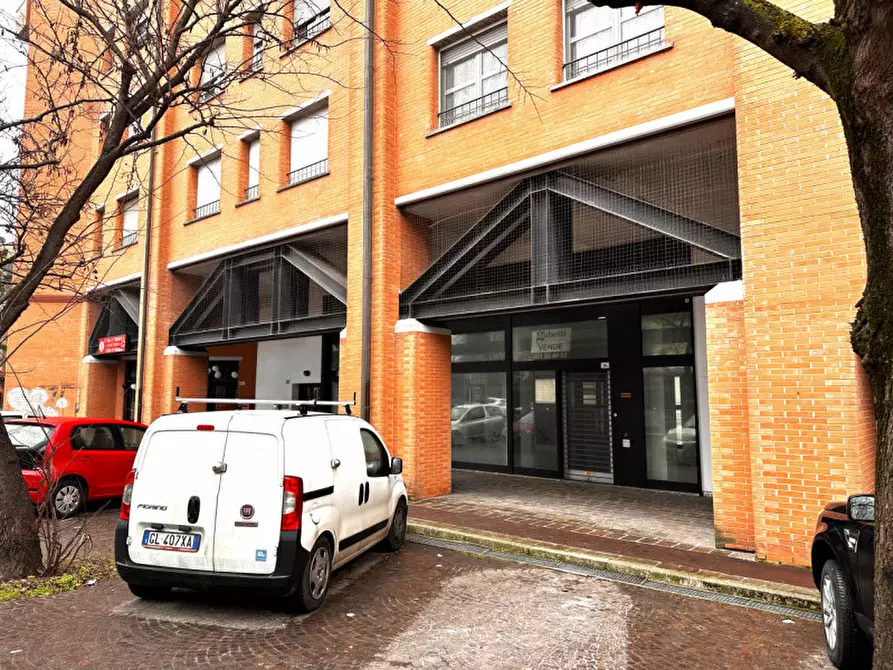 Immagine 1 di Attività commerciale in vendita  in via Dell'Artigiano a Bologna