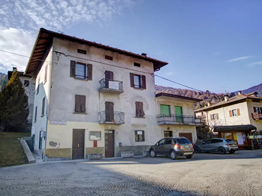 Immagine 1 di Appartamento in vendita  in Via santi Fabiano e Sebastiano a Porte Di Rendena