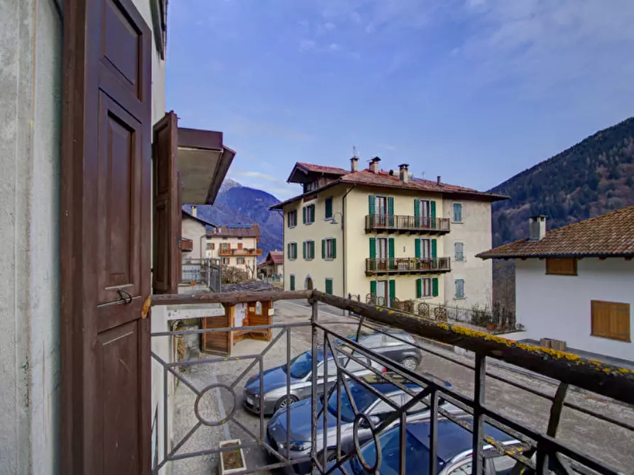 Immagine 2 di Appartamento in vendita  in Via santi Fabiano e Sebastiano a Porte Di Rendena