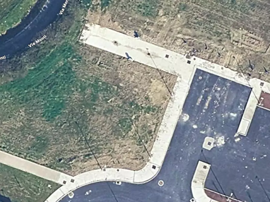 Immagine 1 di Terreno in vendita  in Via Ugo Foscolo a Selvazzano Dentro