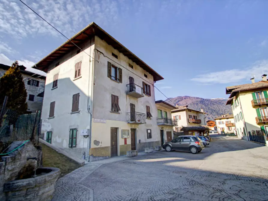 Immagine 1 di Appartamento in vendita  in Via santi Fabiano e Sebastiano a Porte Di Rendena