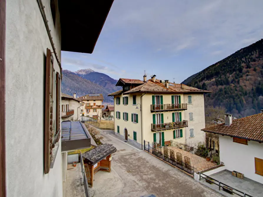 Immagine 3 di Appartamento in vendita  in Via santi Fabiano e Sebastiano a Porte Di Rendena