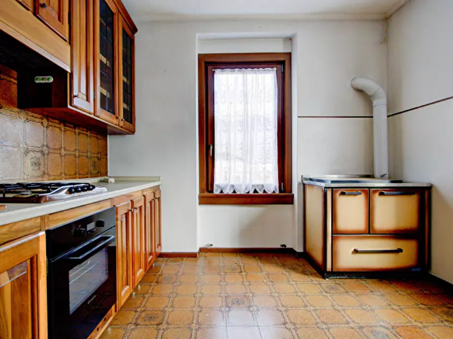 Immagine 9 di Appartamento in vendita  in Via santi Fabiano e Sebastiano a Porte Di Rendena