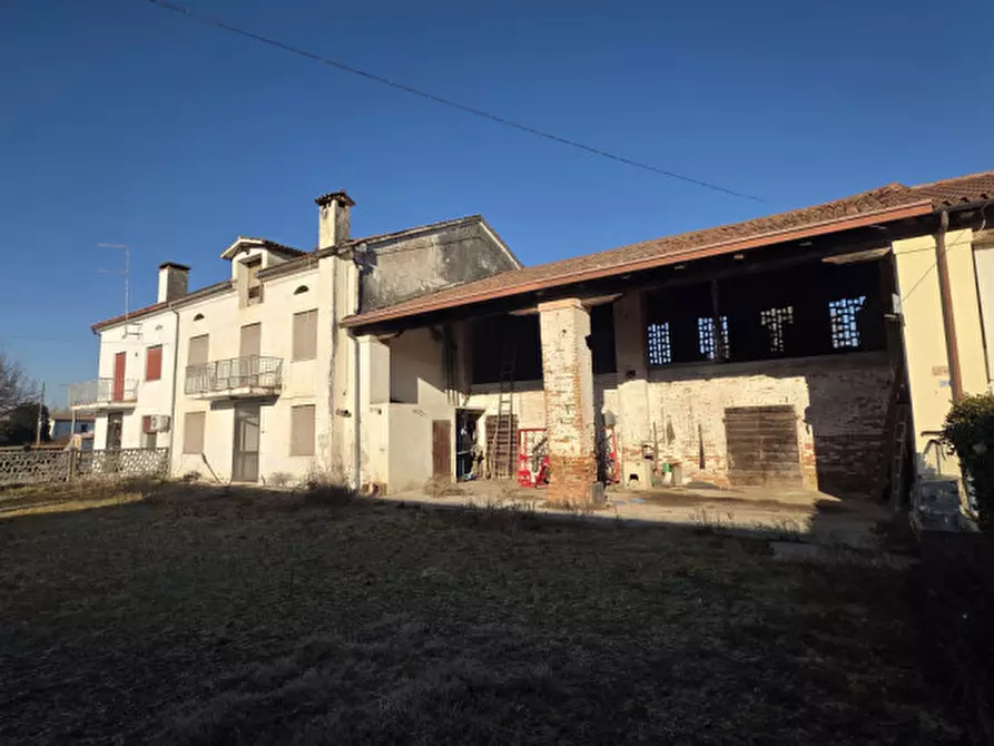 Immagine 1 di Rustico / casale in vendita  in Via Carità a Castelfranco Veneto