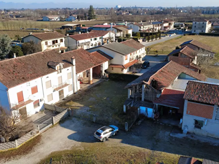 Immagine 23 di Rustico / casale in vendita  in Via Carità a Castelfranco Veneto