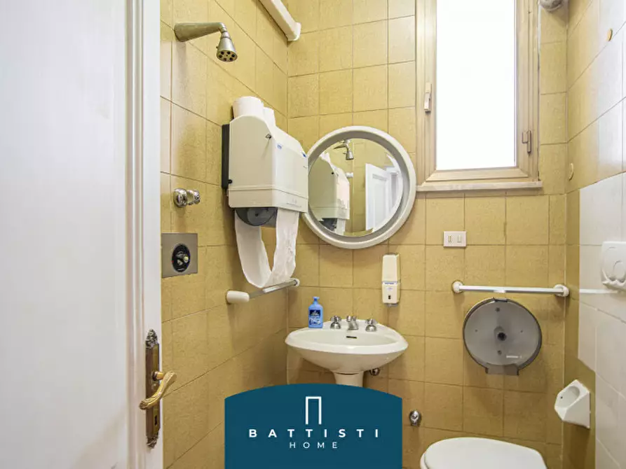 Immagine 28 di Appartamento in vendita  in Via Gaeta a Roma