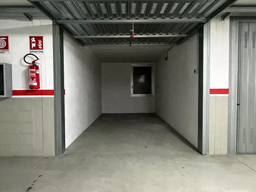 Immagine 1 di Garage in vendita  in Via Metastasio a Brescia