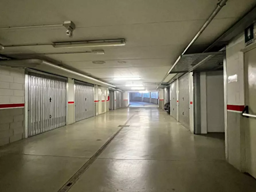 Immagine 4 di Garage in vendita  in Via Metastasio a Brescia