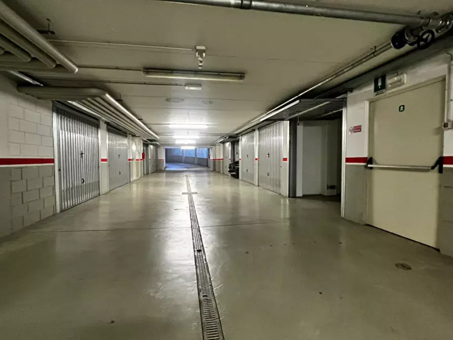 Immagine 9 di Garage in vendita  in Via Metastasio a Brescia