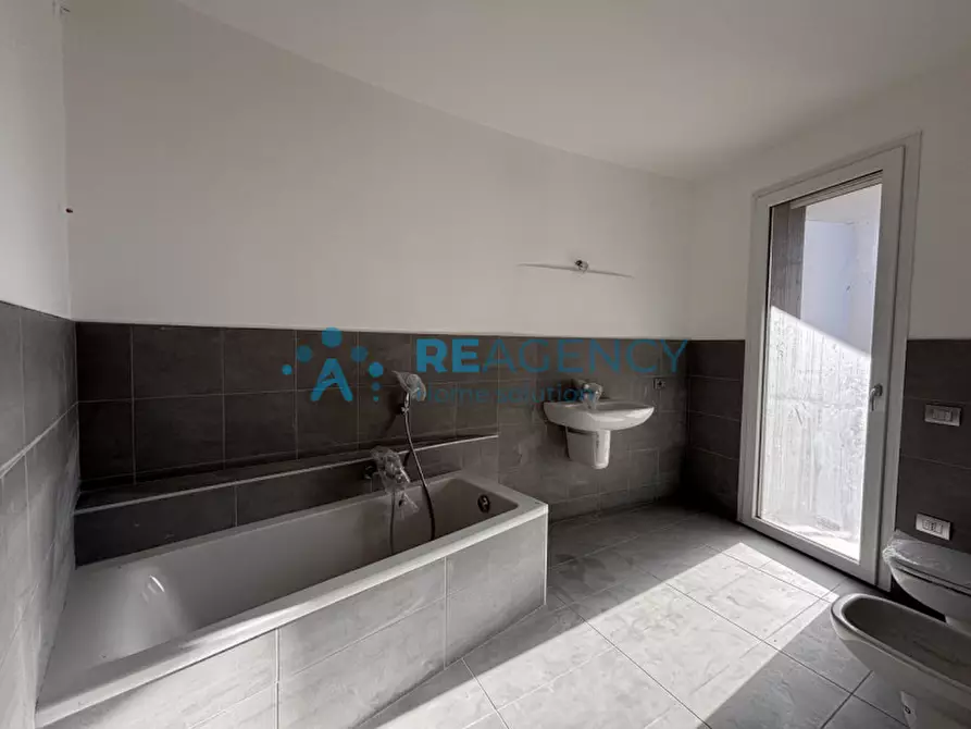 Immagine 34 di Attico in vendita  in Via Istria a Schio