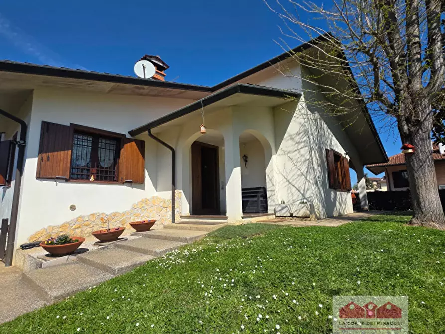 Immagine 1 di Casa indipendente in vendita  in Viale Francesco Crispi a Costabissara