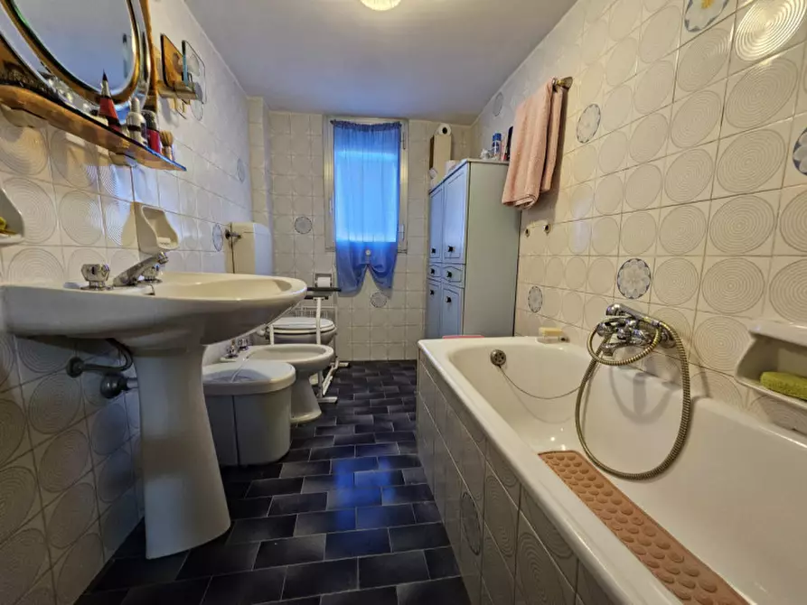 Immagine 17 di Appartamento in vendita  in Via Milano a Savona