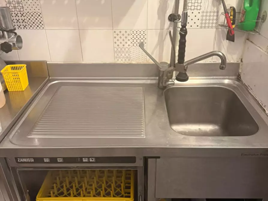 Immagine 9 di Attività commerciale in vendita  in Via Alessandro Volta 11 a Milano