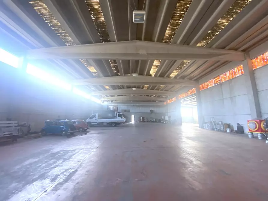 Immagine 1 di Capannone industriale in vendita  in VIA ROMEA SUD 70 a Cervia