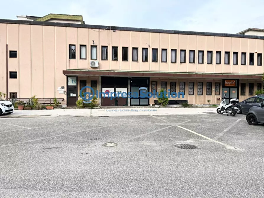 Immagine 8 di Capannone industriale in affitto  in Via Antiniana a Pozzuoli