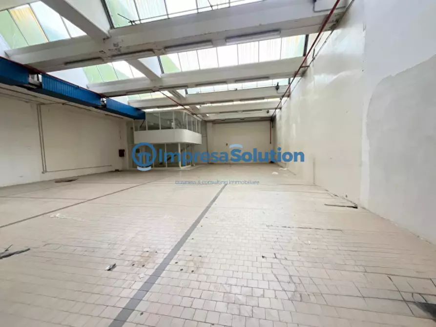 Immagine 11 di Capannone industriale in affitto  in Via Antiniana a Pozzuoli