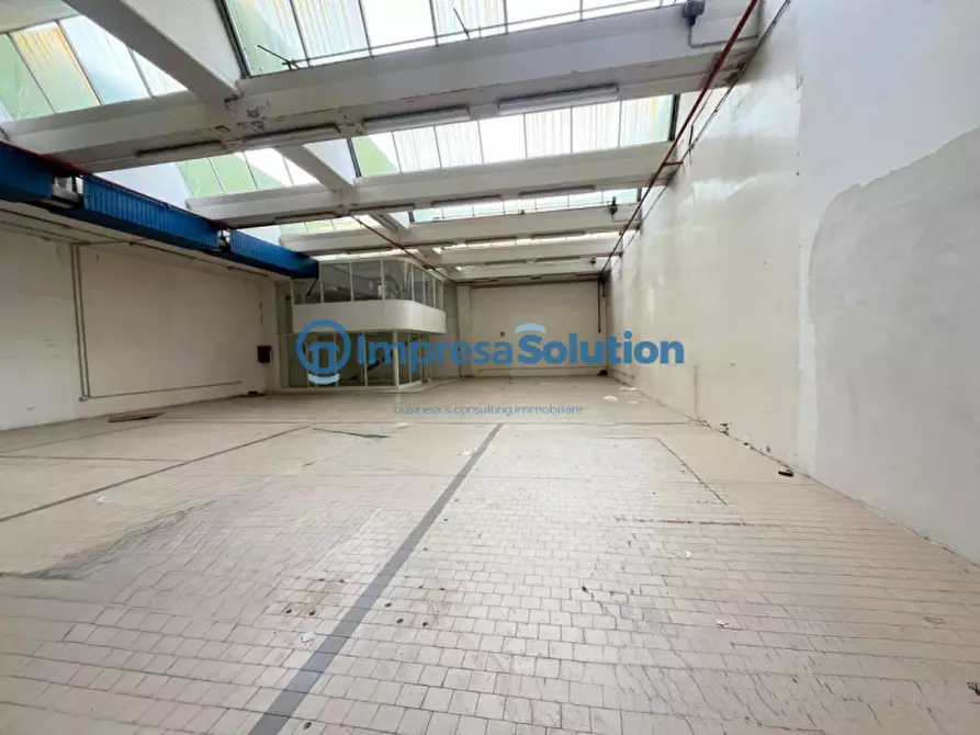 Immagine 12 di Capannone industriale in affitto  in Via Antiniana a Pozzuoli