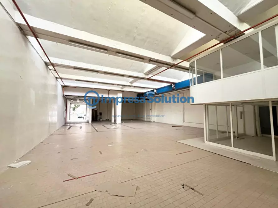 Immagine 13 di Capannone industriale in affitto  in Via Antiniana a Pozzuoli