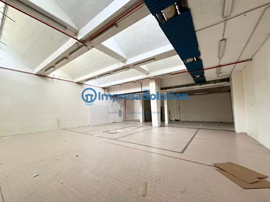 Immagine 14 di Capannone industriale in affitto  in Via Antiniana a Pozzuoli