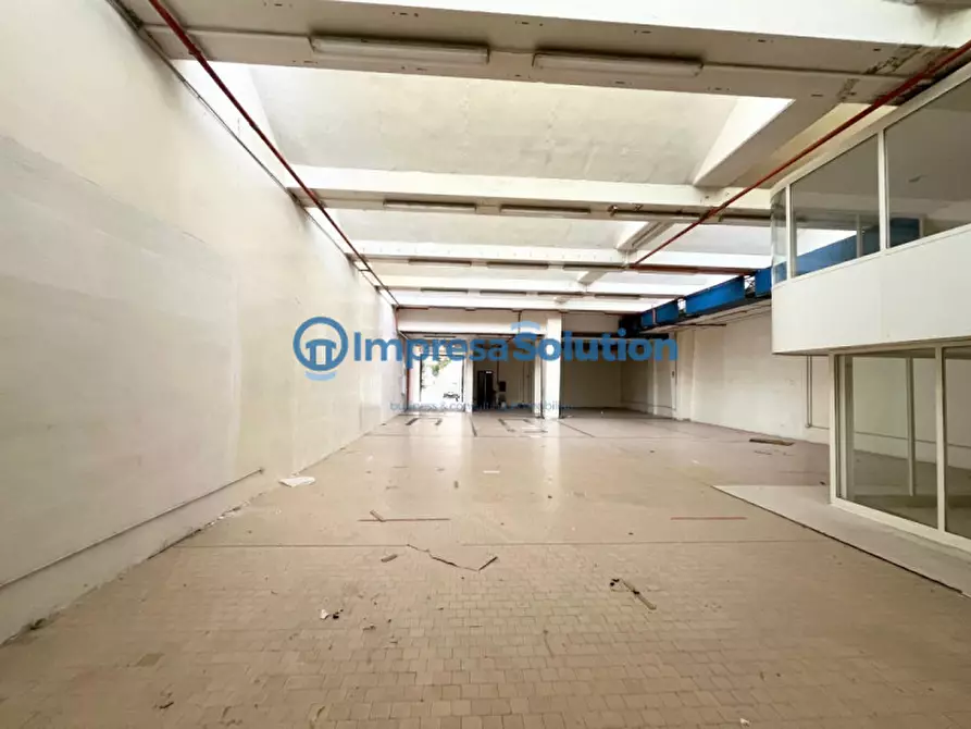 Immagine 15 di Capannone industriale in affitto  in Via Antiniana a Pozzuoli