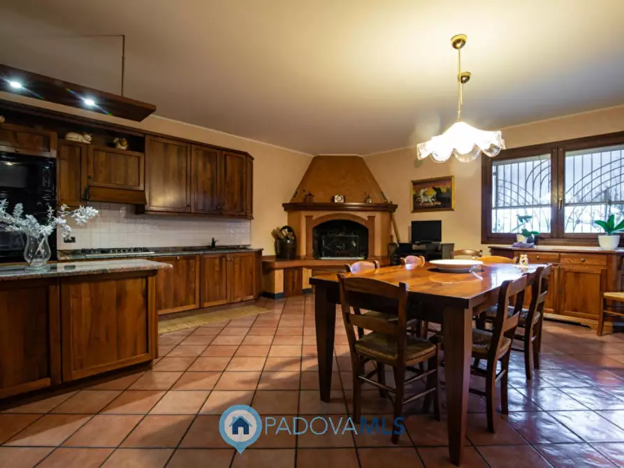 Immagine 23 di Villa in vendita  in Via Gabriele D'Annunzio a Due Carrare