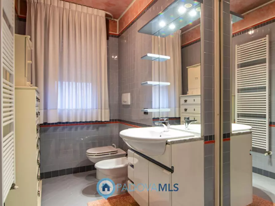 Immagine 29 di Villa in vendita  in Via Gabriele D'Annunzio a Due Carrare