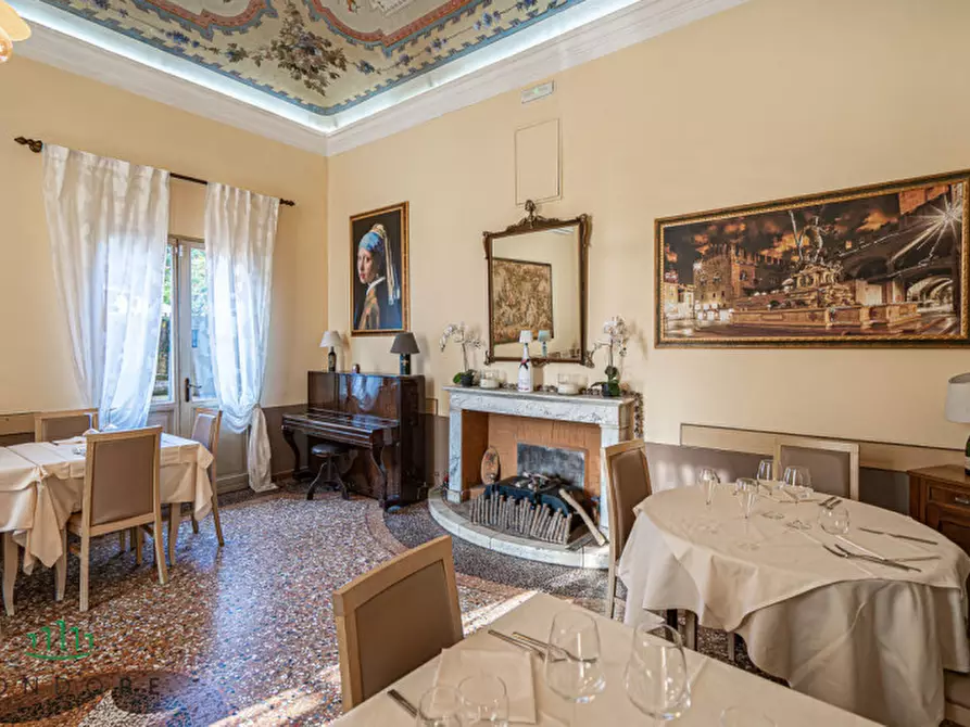 Immagine 9 di Villa in vendita  in Via San Donato a Bologna