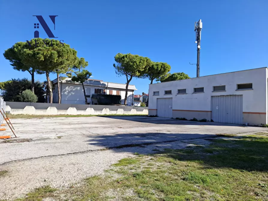 Immagine 12 di Capannone industriale in vendita  in via dell'industria a Fano