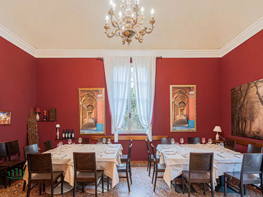 Immagine 2 di Villa in vendita  in Via San Donato a Bologna