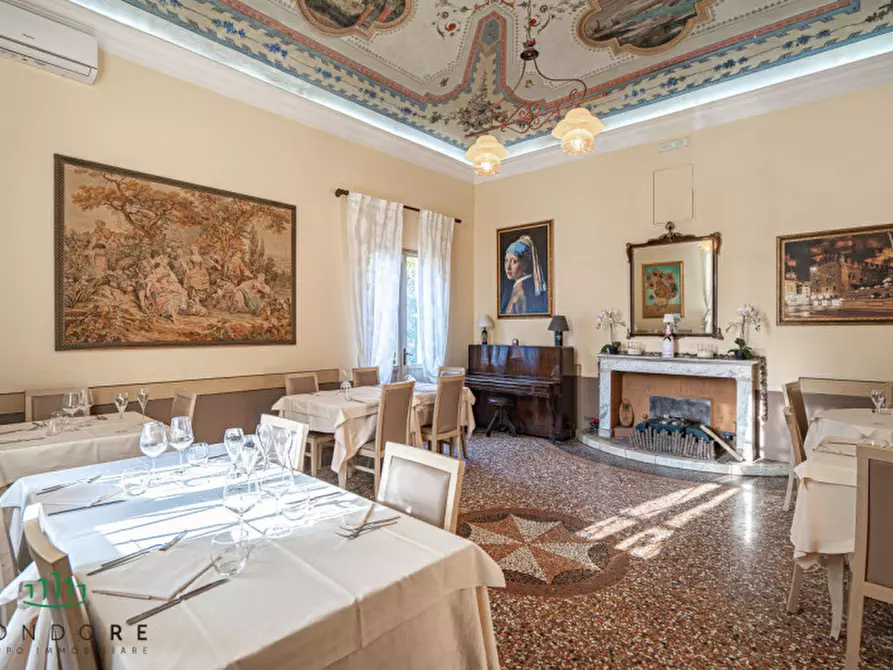 Immagine 9 di Villa in vendita  in Via San Donato a Bologna