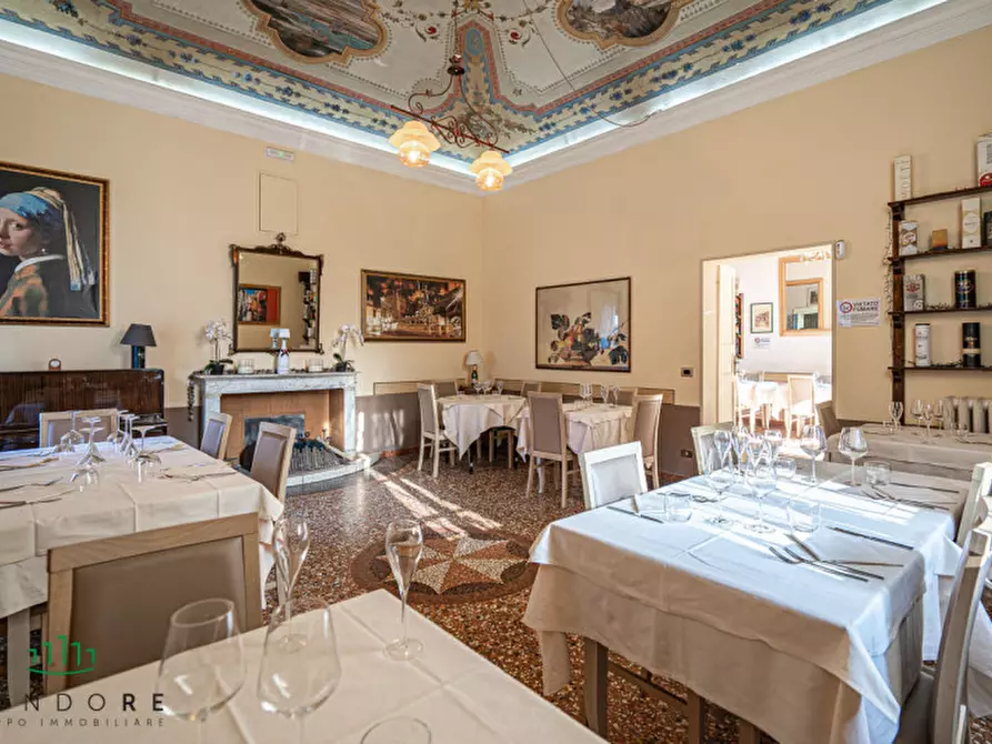 Immagine 18 di Villa in vendita  in Via San Donato a Bologna