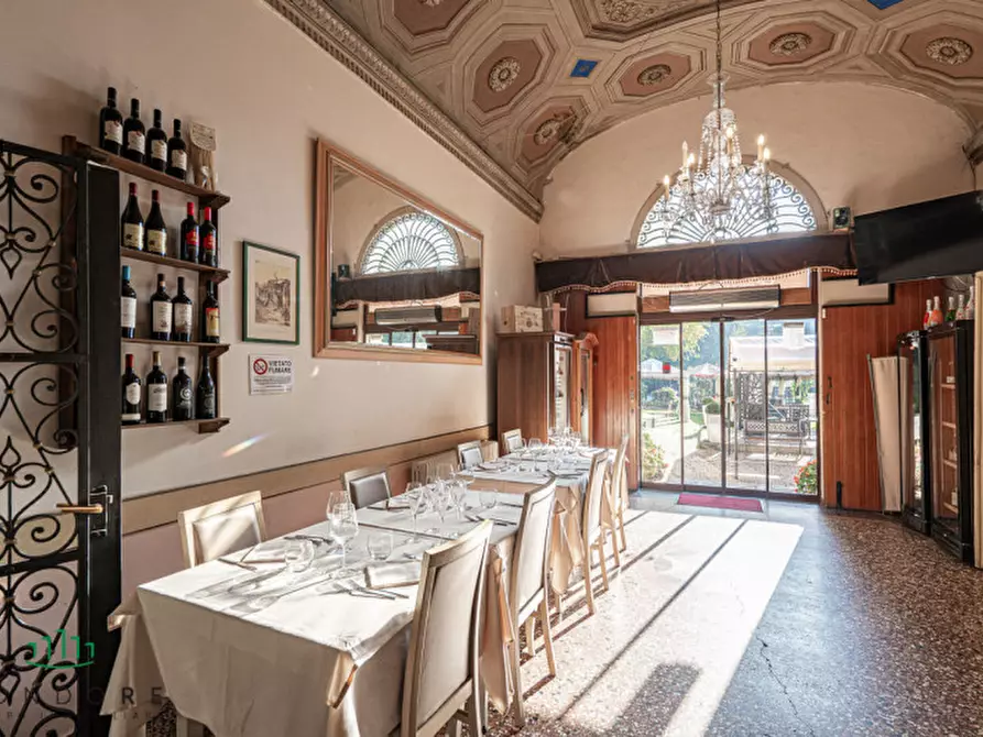 Immagine 22 di Villa in vendita  in Via San Donato a Bologna