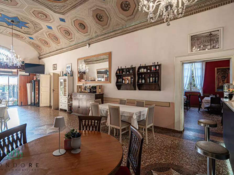 Immagine 25 di Villa in vendita  in Via San Donato a Bologna