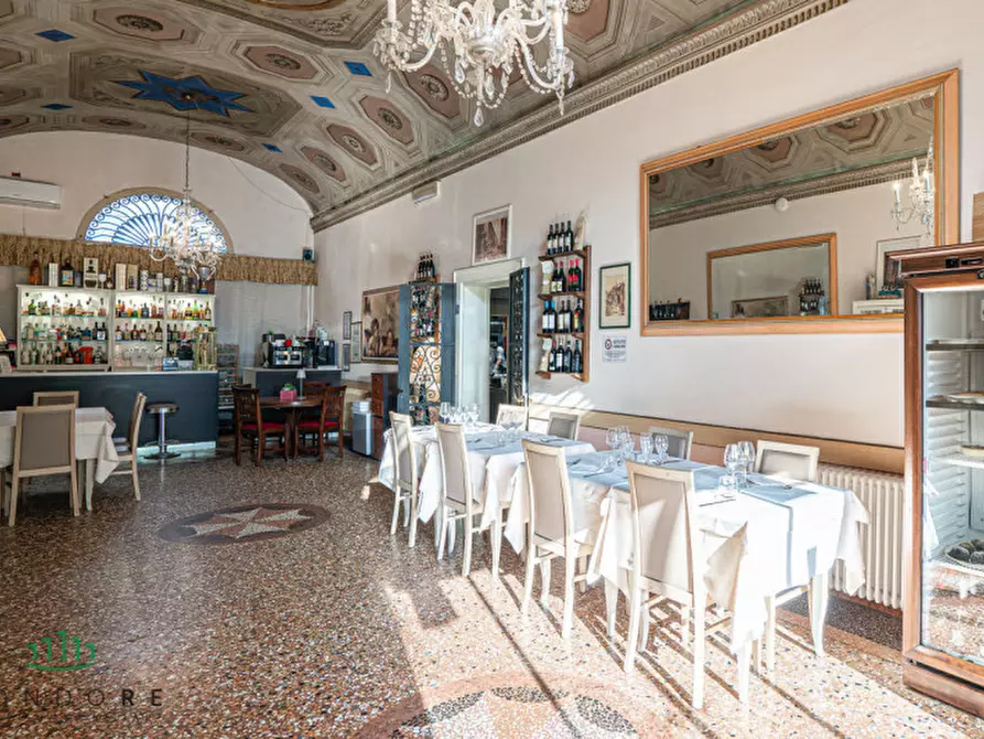 Immagine 28 di Villa in vendita  in Via San Donato a Bologna