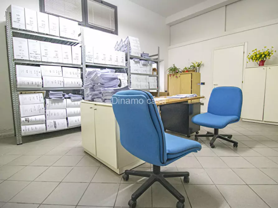 Immagine 1 di Negozio in vendita  a Prato