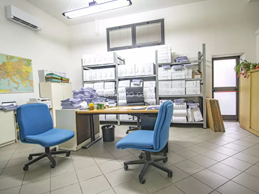 Immagine 2 di Negozio in vendita  a Prato