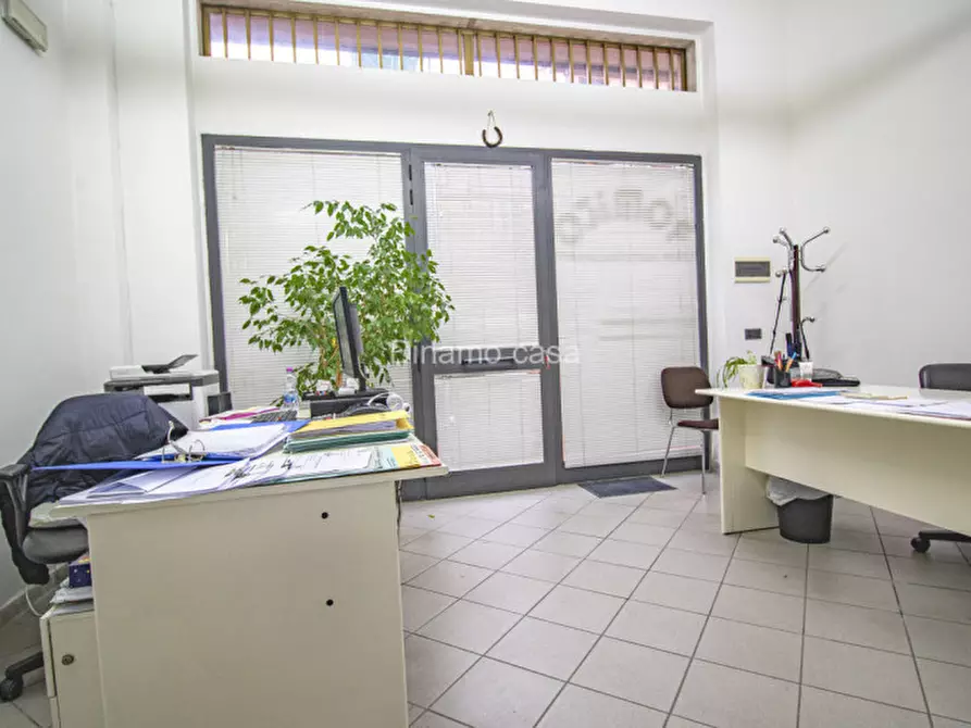 Immagine 5 di Negozio in vendita  a Prato